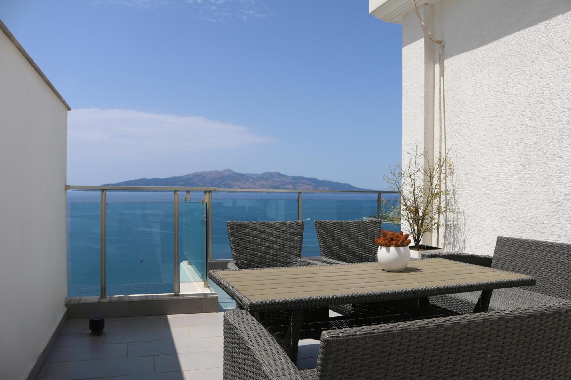 Ferienwohnung Rocknest Sea View Penthouse Sarandë Exterior foto