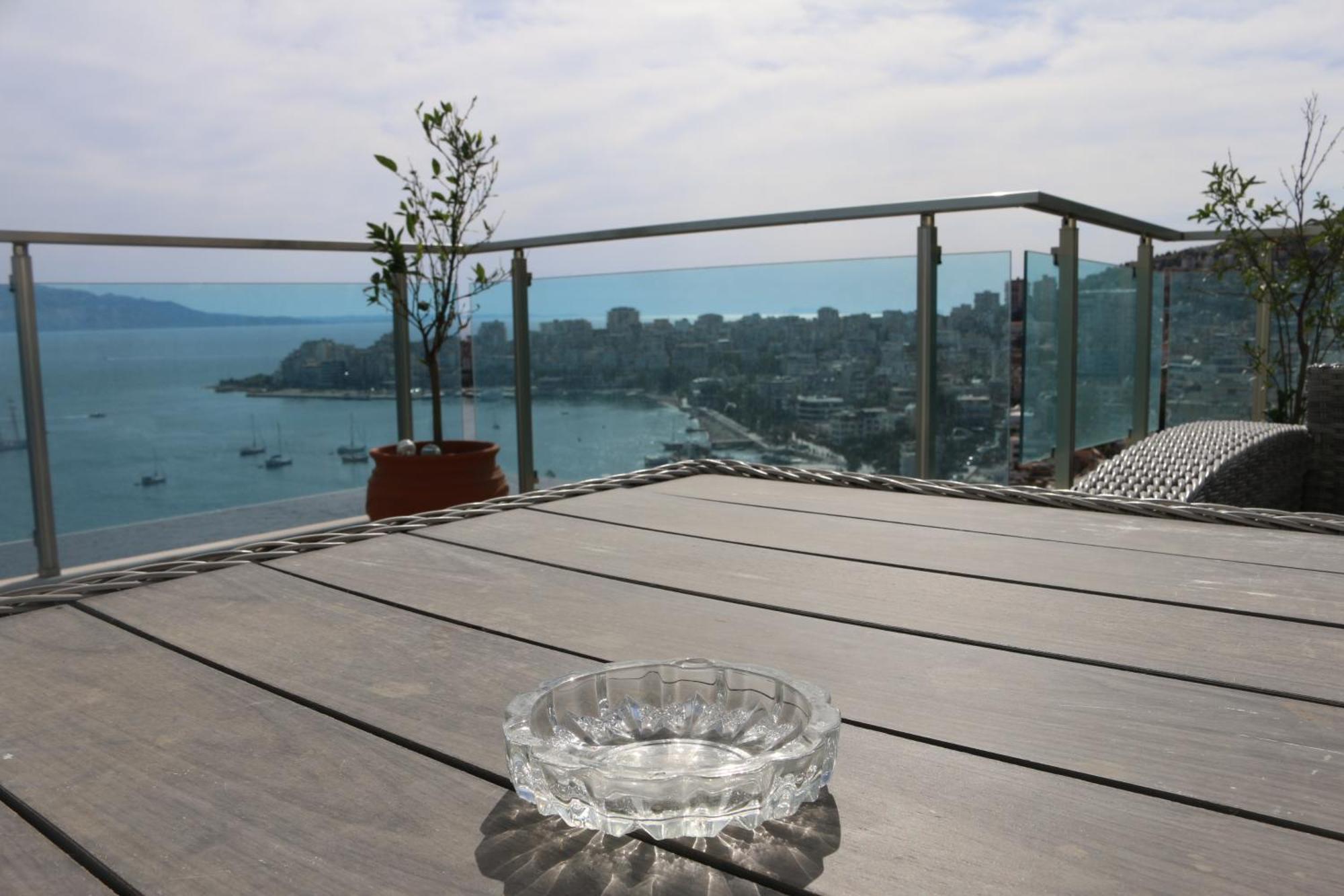 Ferienwohnung Rocknest Sea View Penthouse Sarandë Exterior foto
