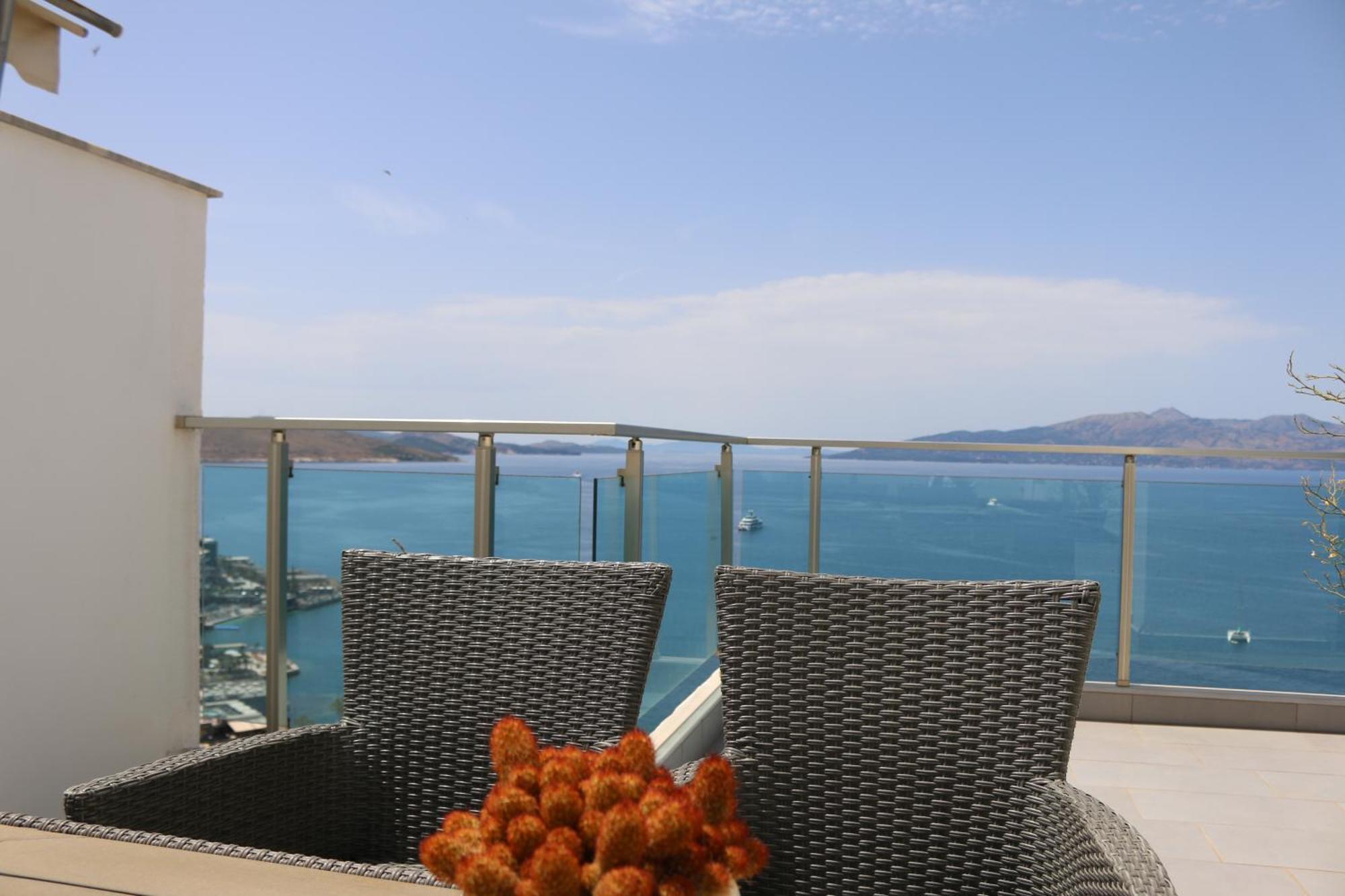 Ferienwohnung Rocknest Sea View Penthouse Sarandë Exterior foto