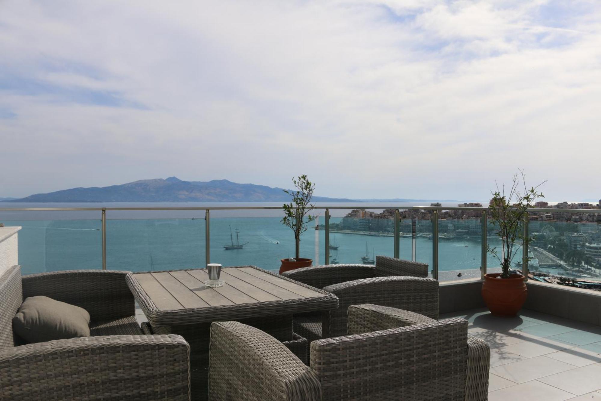 Ferienwohnung Rocknest Sea View Penthouse Sarandë Exterior foto
